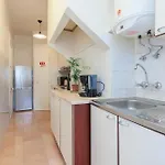 Whome Historical 2-bed Alfama Charm Apartmán