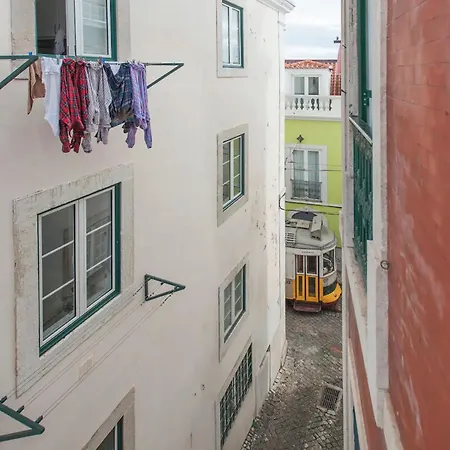 Whome Historical 2-bed Alfama Charm 아파트