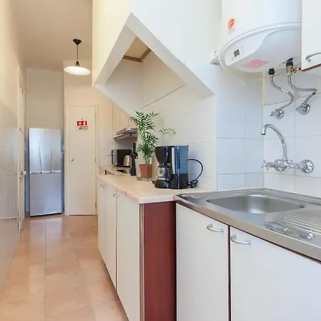 Whome Historical 2-bed Alfama Charm Appartement