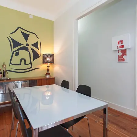 Whome Historical 2-bed Alfama Charm Лиссабон