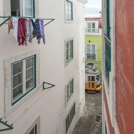 Whome Historical 2-bed Alfama Charm Apartment